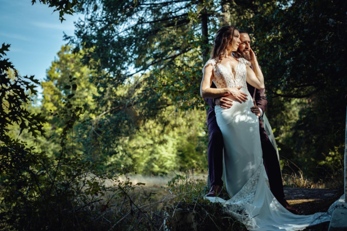 photo de couple lors de leur mariage au Domaine du Chalonge