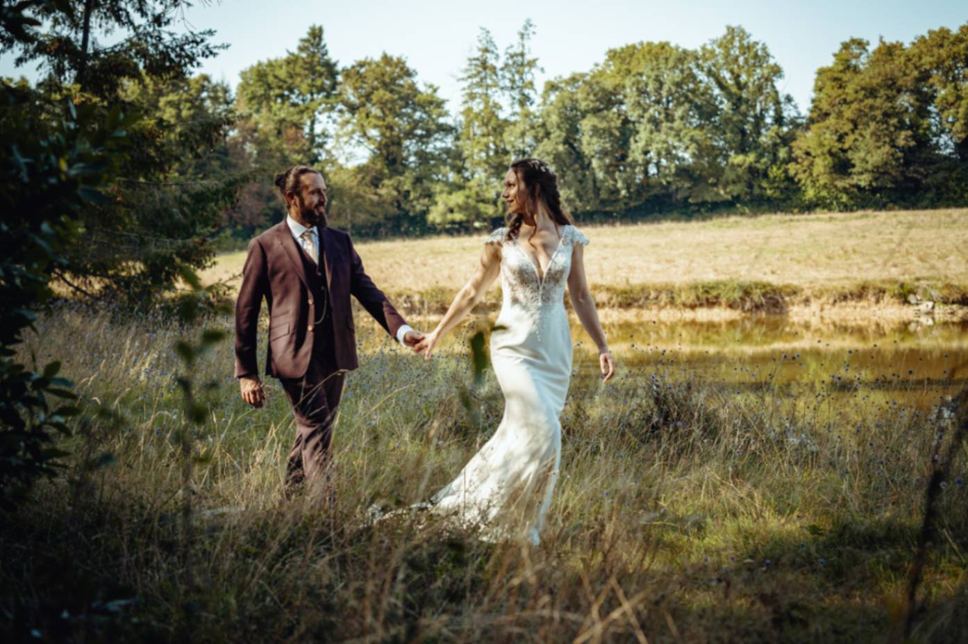 photo de couple lors de leur mariage au Domaine du Chalonge