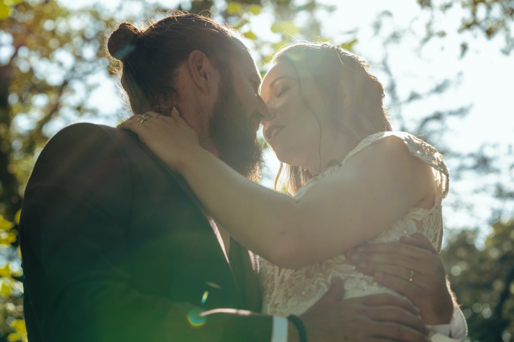 photo de couple lors de leur mariage au Domaine du Chalonge