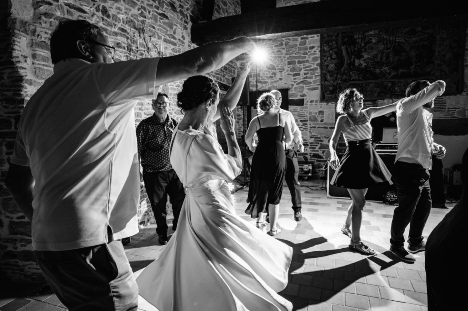 Photo de la soirée dansante d'un mariage au domaine de Chalonge