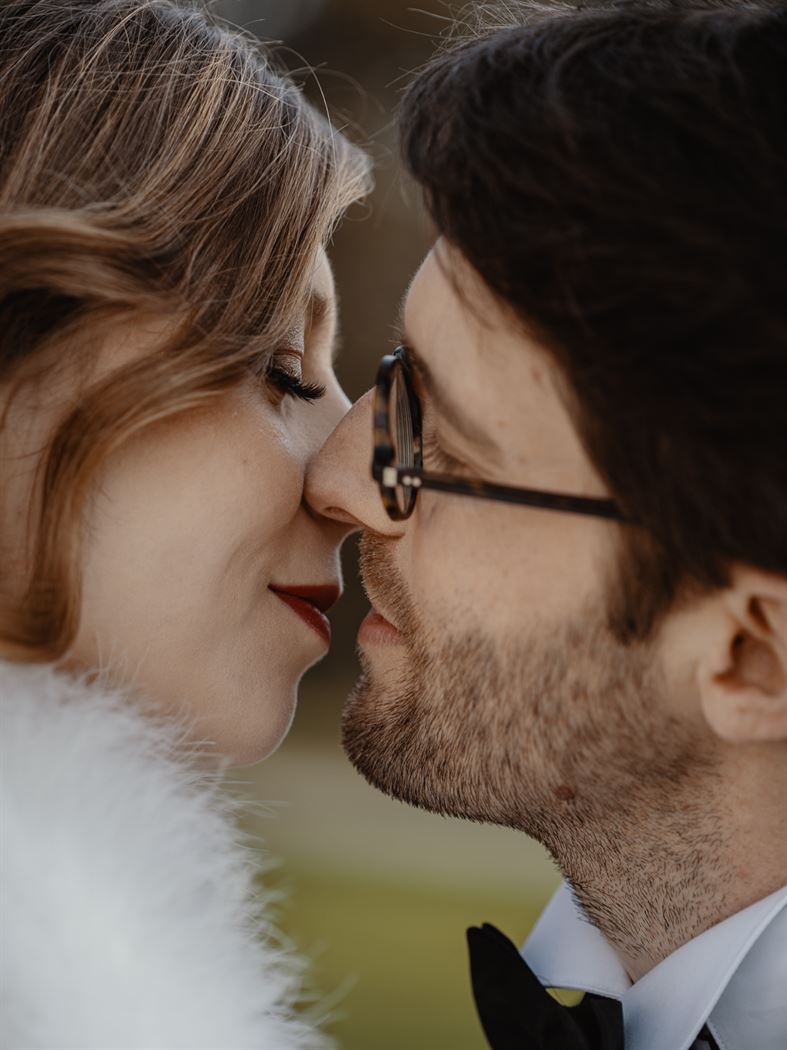 photo de couple prêt à s'embrasser-seance de photos de couple