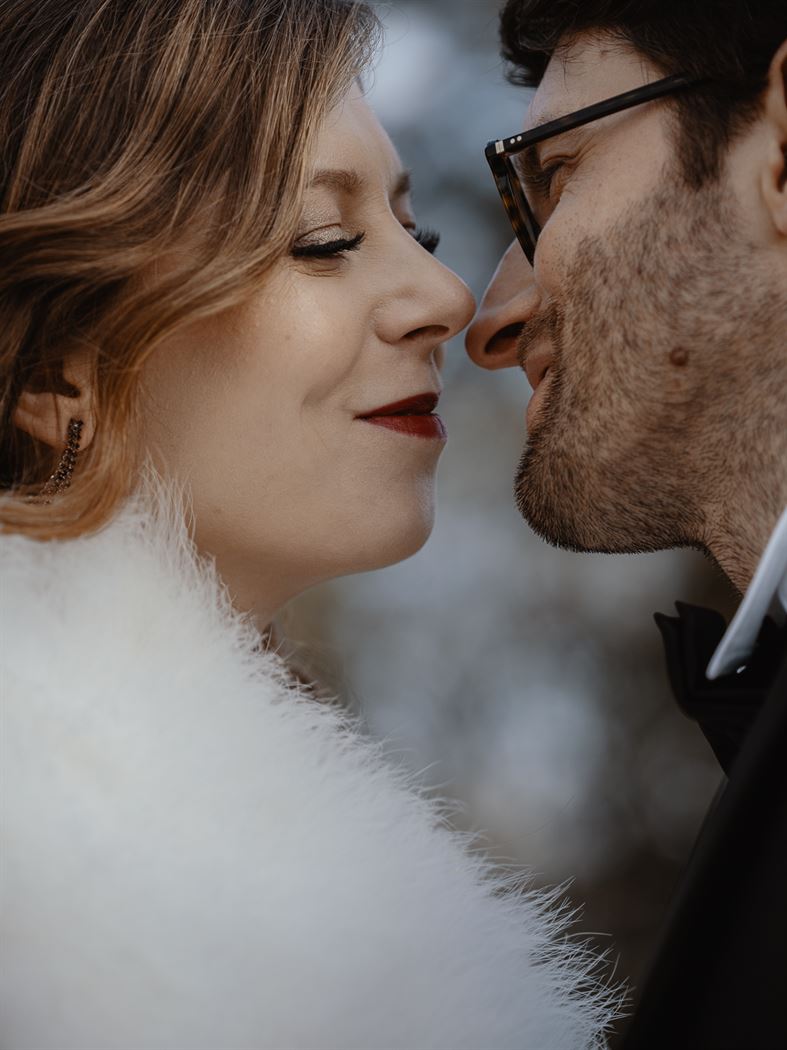 photo de couple prêt à s'embrasser-seance de photos de couple